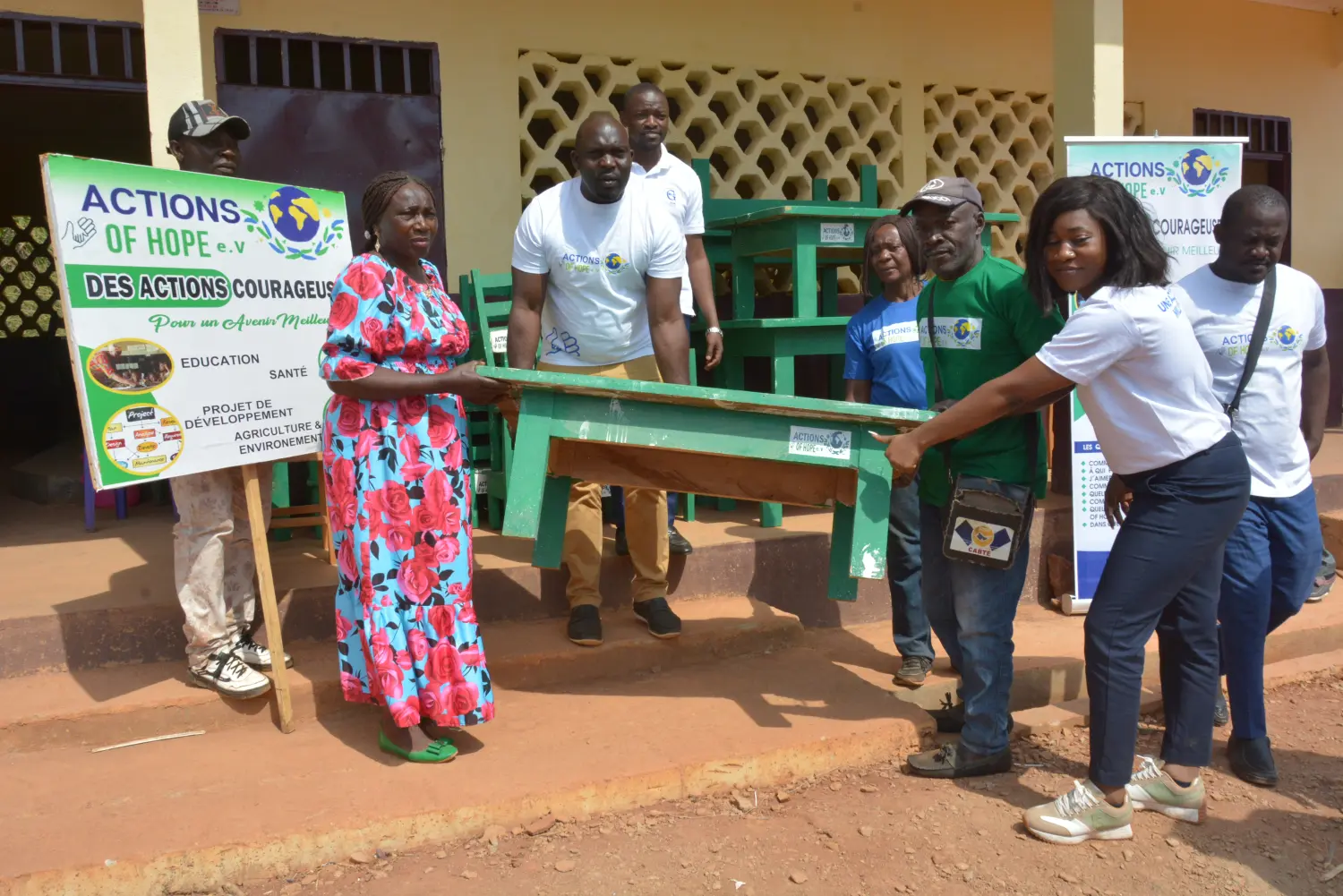 Actions of Hope e.V. – gemeinnützige Organisation – Aktion Schultische & Stühle für die ganz Kleinen