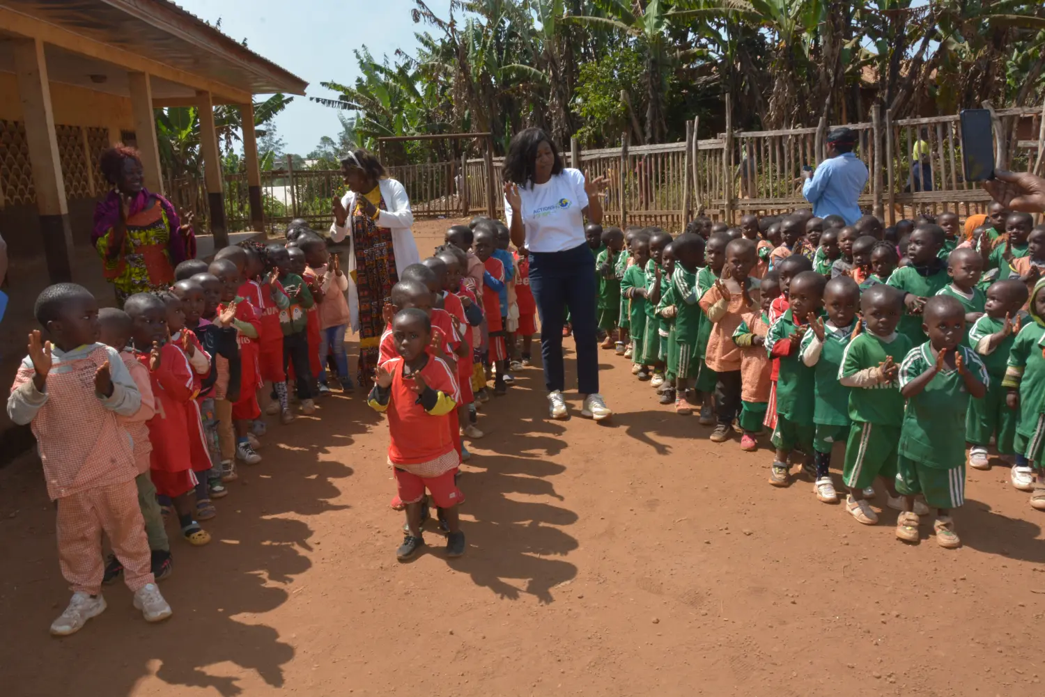 Actions of Hope e.V. – gemeinnützige Organisation – Aktion Schultische & Stühle für die ganz Kleinen