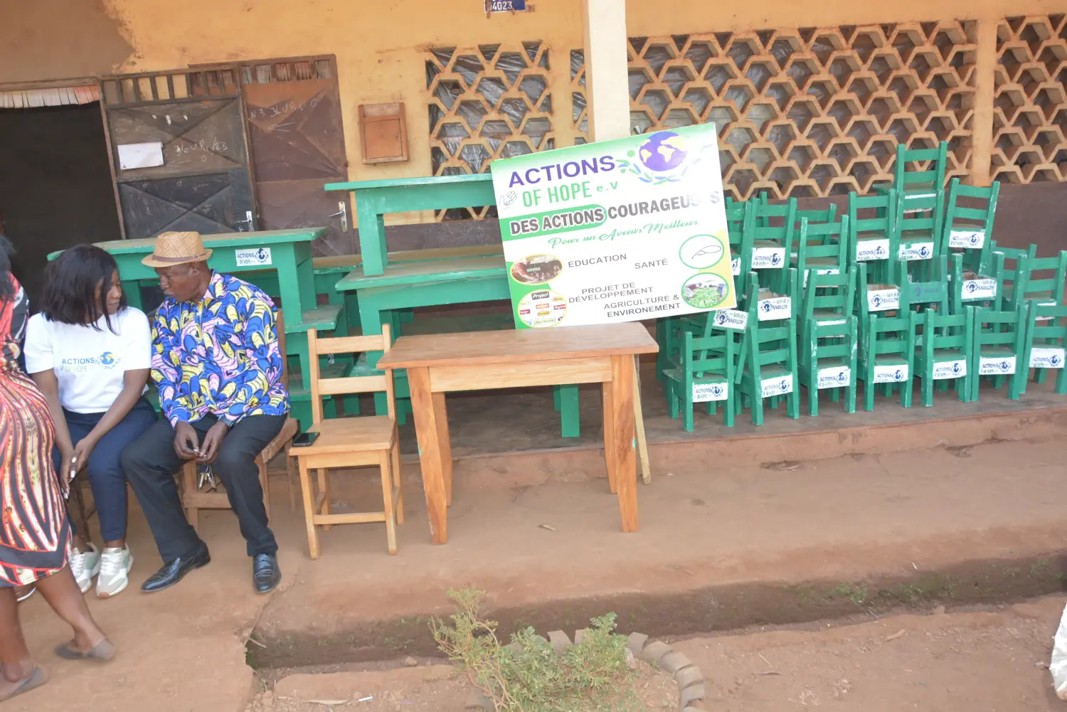 Actions of Hope e.V. – gemeinnützige Organisation – Aktion Schultische & Stühle für die ganz Kleinen