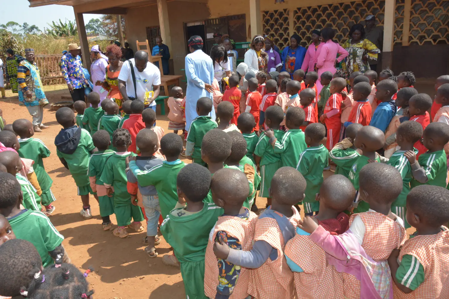 Actions of Hope e.V. – gemeinnützige Organisation – Aktion Schultische & Stühle für die ganz Kleinen