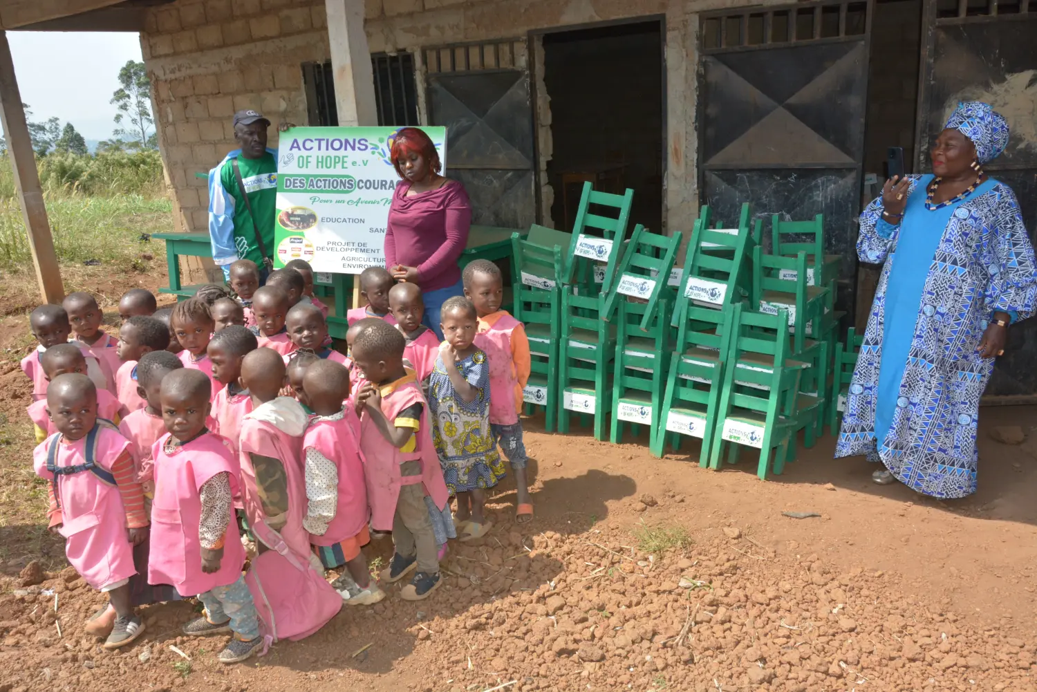 Actions of Hope e.V. – gemeinnützige Organisation – Aktion Schultische & Stühle für die ganz Kleinen