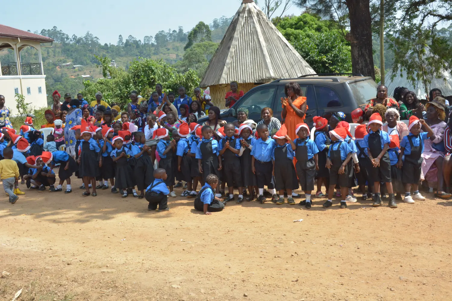 Actions of Hope e.V. – gemeinnützige Organisation – Aktion Schultische & Stühle für die ganz Kleinen