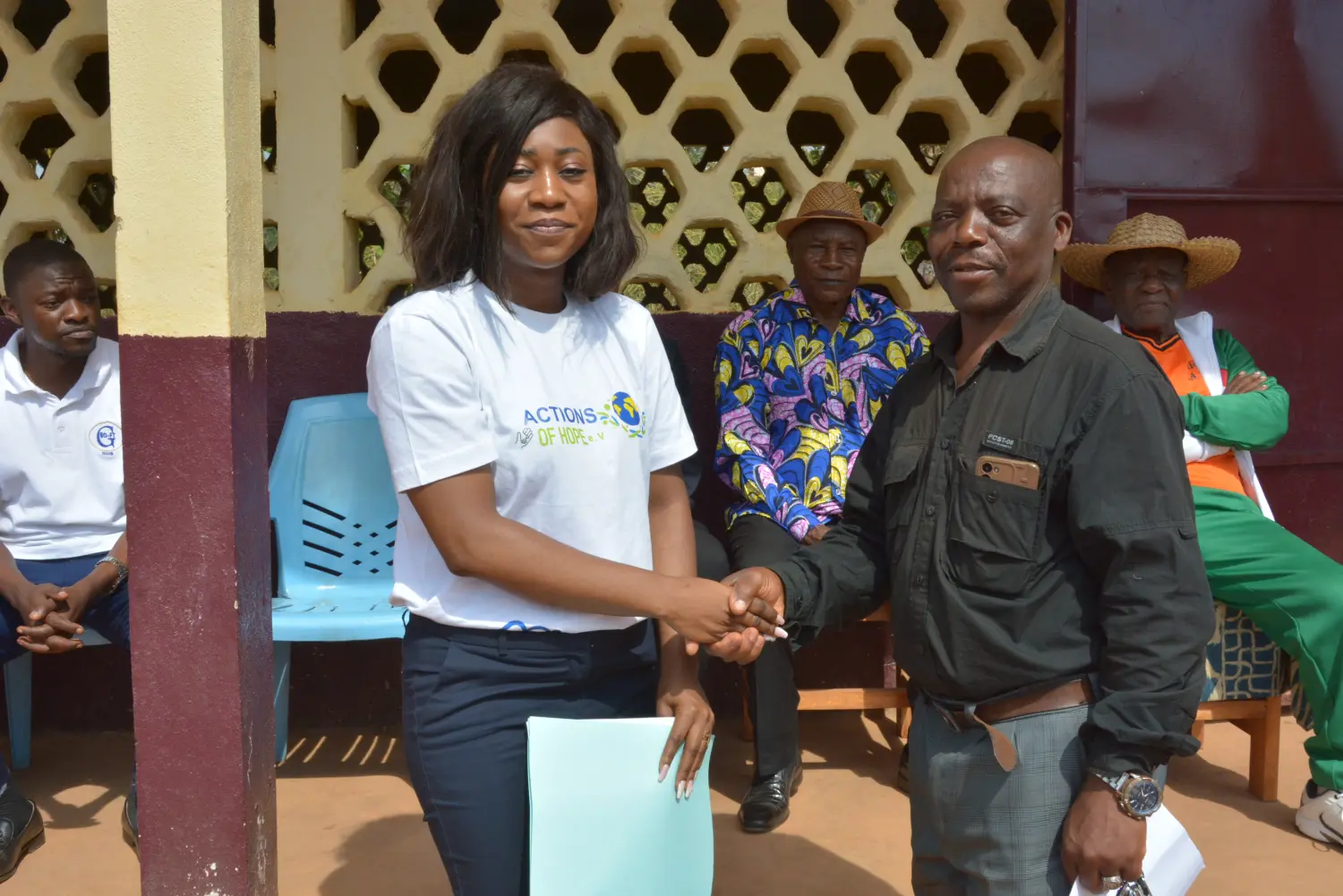 Actions of Hope e.V. – gemeinnützige Organisation – Aktion Schultische & Stühle für die ganz Kleinen