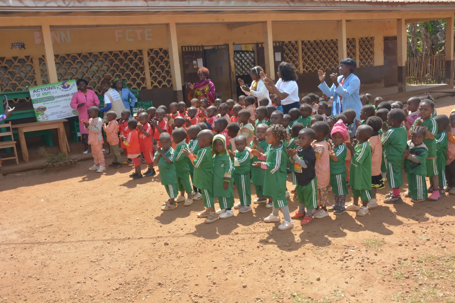 Actions of Hope e.V. – gemeinnützige Organisation – Aktion Schultische & Stühle für die ganz Kleinen