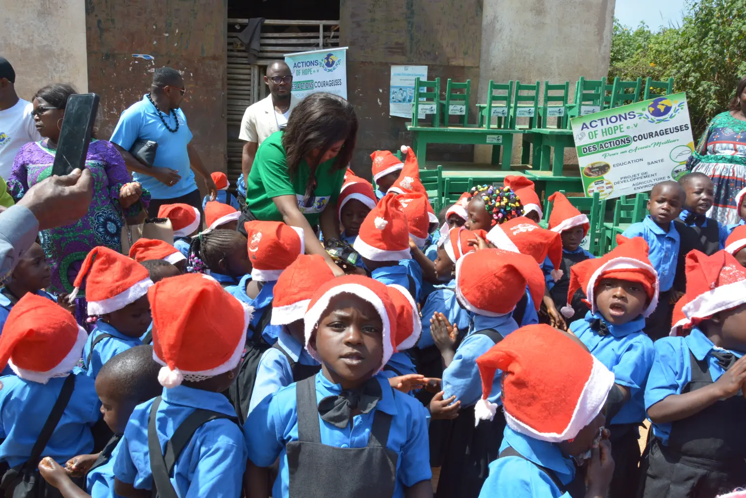 Actions of Hope e.V. – gemeinnützige Organisation – Aktion Schultische & Stühle für die ganz Kleinen